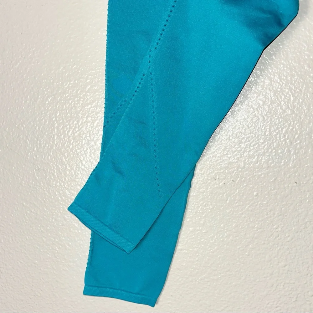 Fabletics High-Waisted Seamless Dot Capri Women's Size XS Geyser Blue